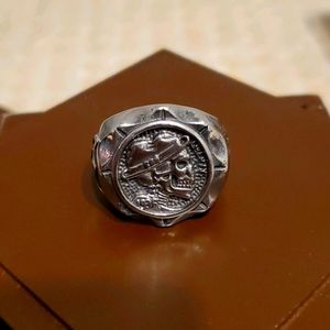 HEAVYWEIGHT Skull head ring